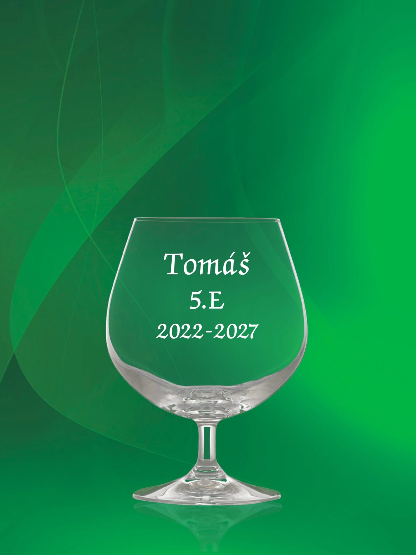 Detailné gravírovanie na poháre na stužkovú pre maturantov.