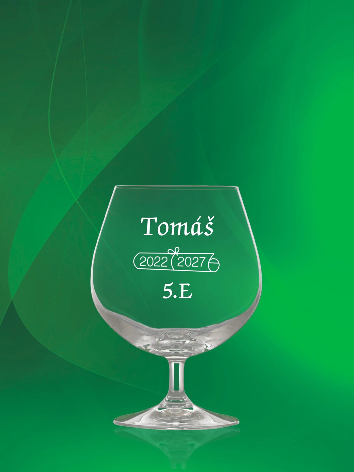 Detailné gravírovanie na poháre na stužkovú pre maturantov.