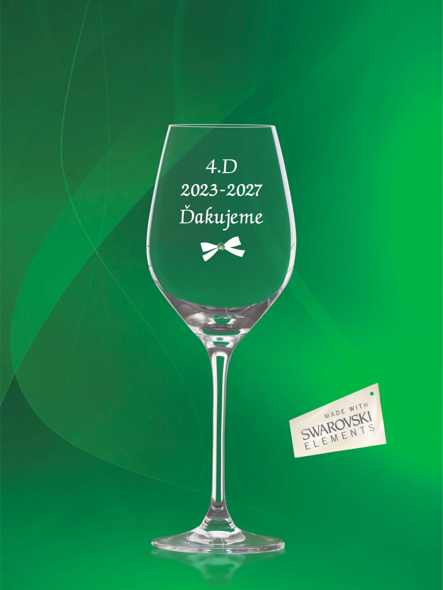 Detailné gravírovanie na čaše na stužkovú pre profesorov.