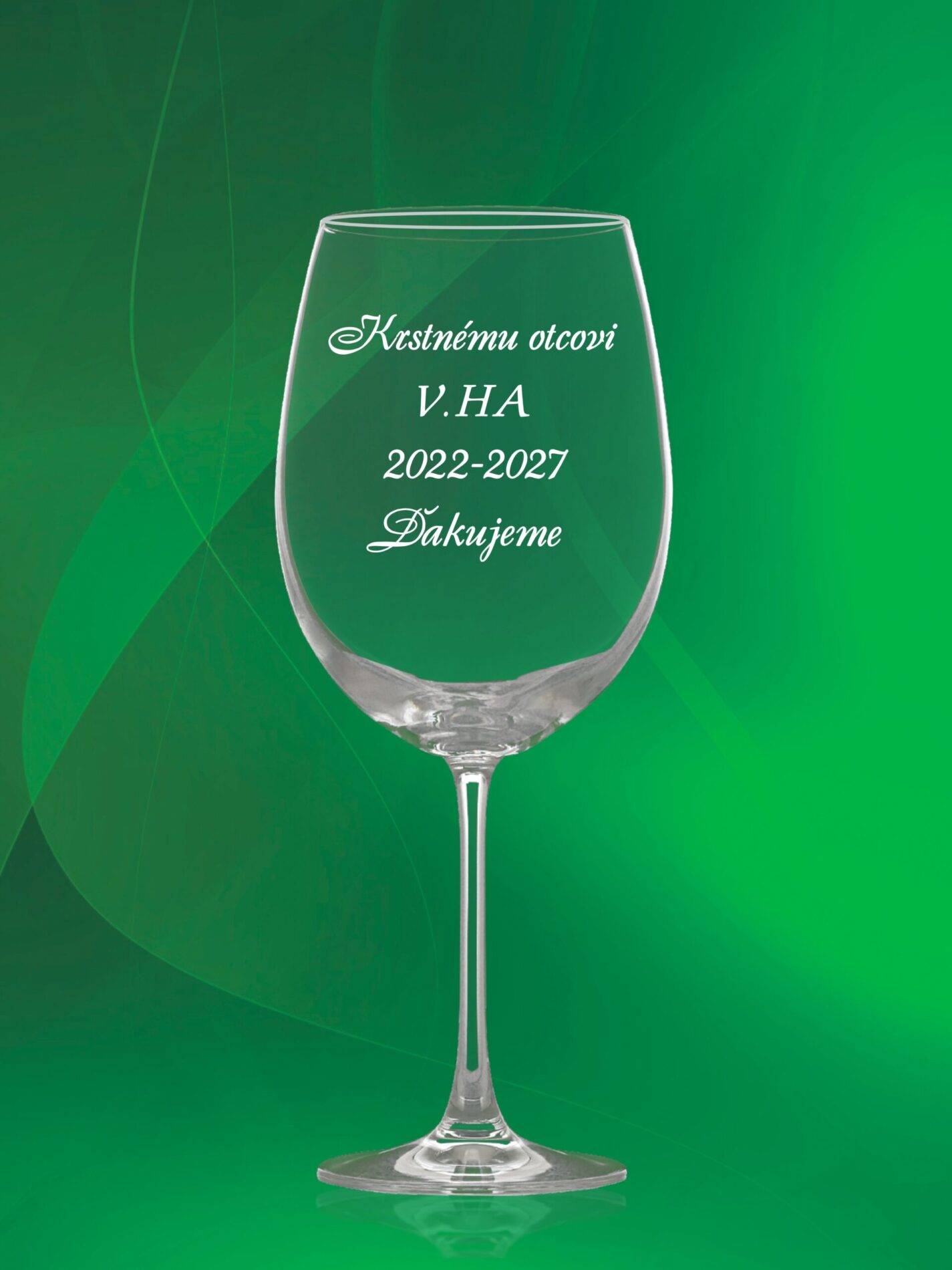 Detailné gravírovanie na čaše na stužkovú pre profesorov.