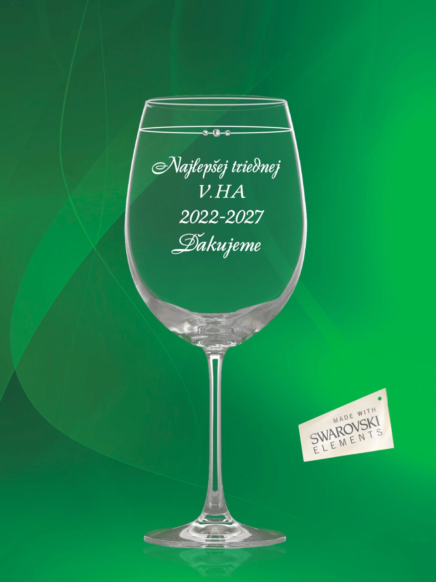 Detailné gravírovanie na čaše na stužkovú pre profesorov.