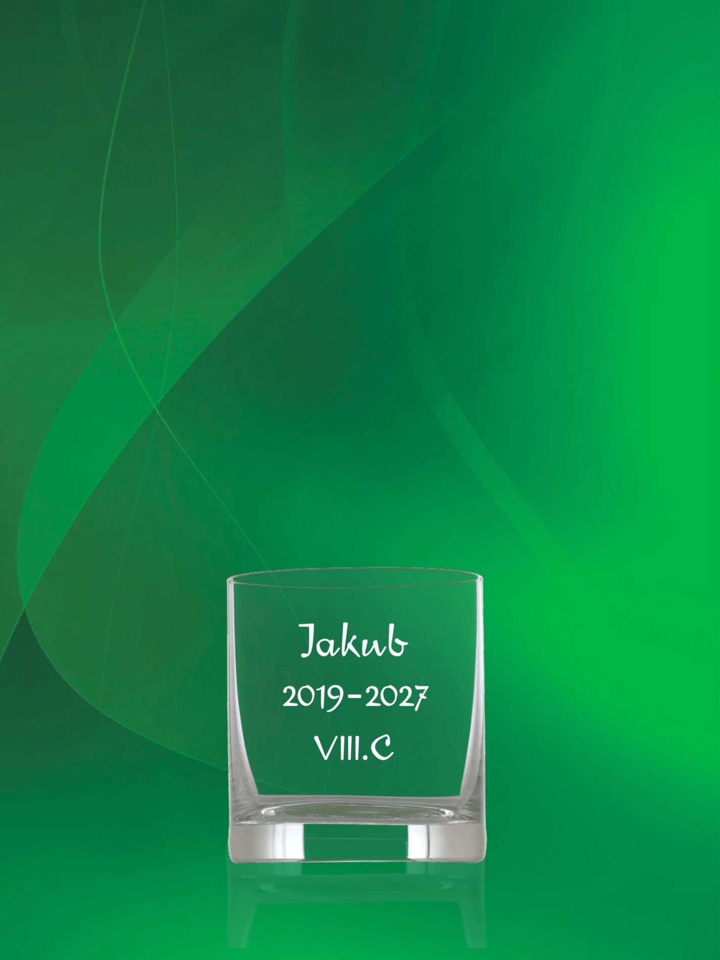 Detailné gravírovanie na poháre na stužkovú pre maturantov.