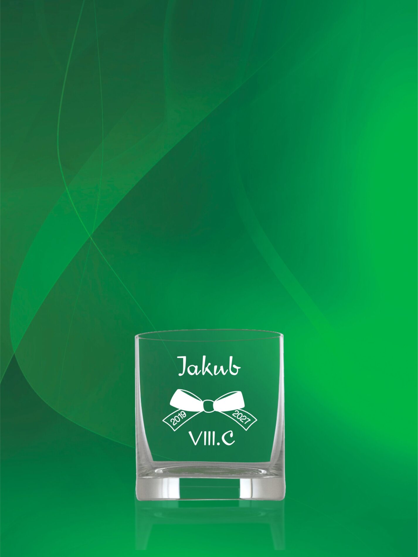 Detailné gravírovanie na poháre na stužkovú pre maturantov.