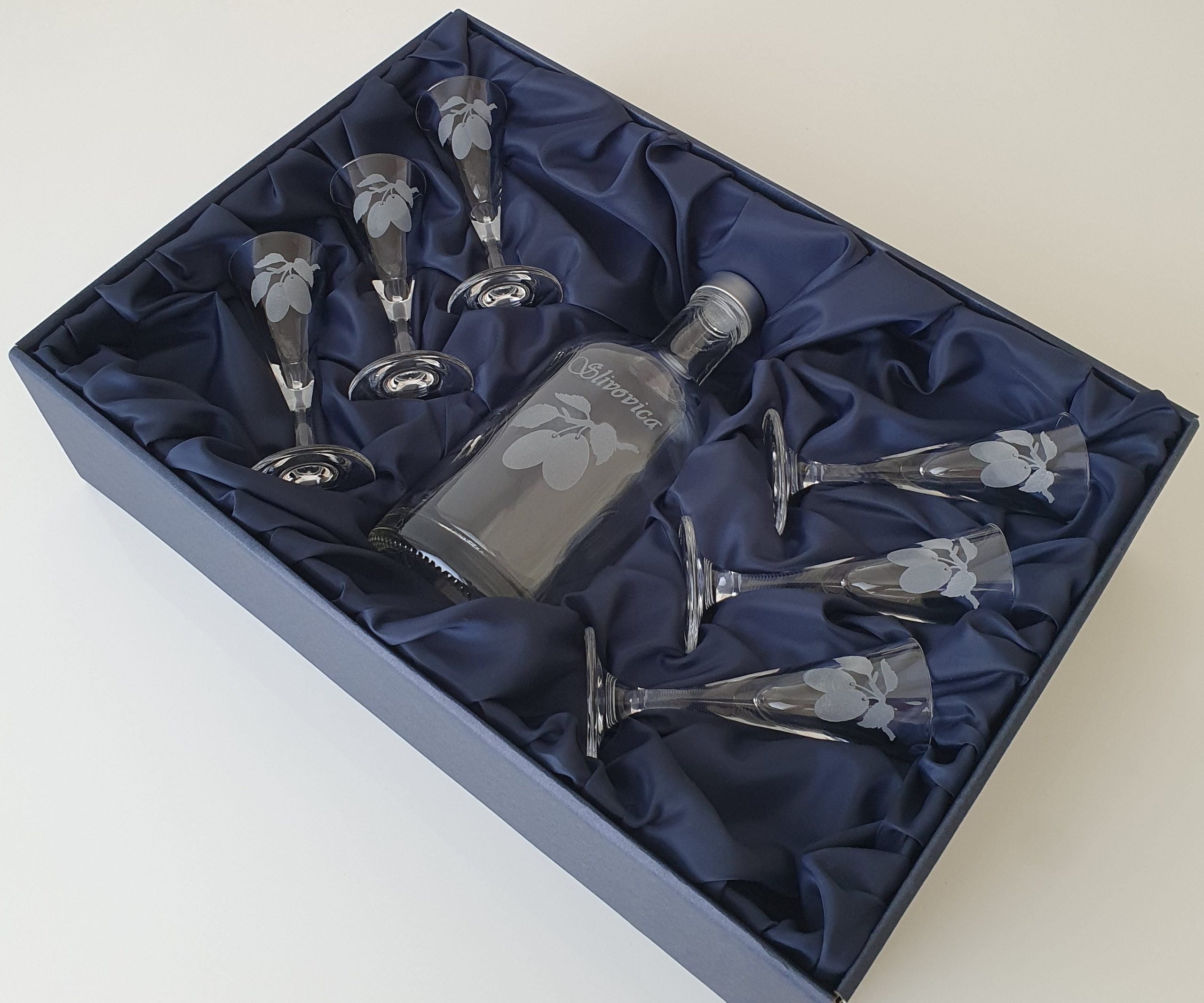 Slivovica, likér set fľaša 0,5 l (0,7 l) + 6 ks kalich 30 ml – Obrázok 3