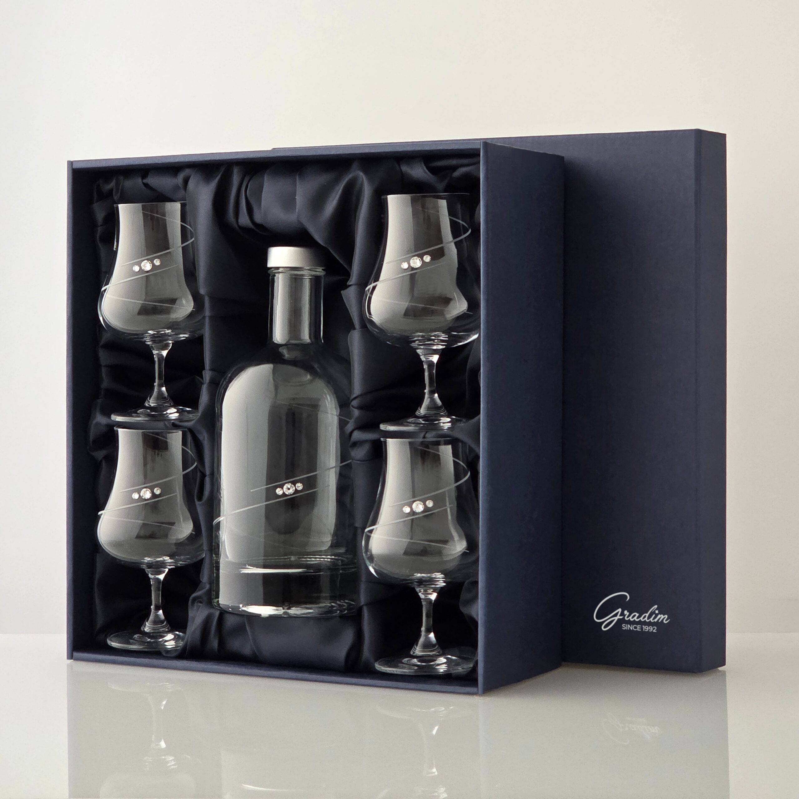 Spiral Gradim crystals, rumový set, fľaša 0,7 l + 4 ks pohár rum 220 ml – Obrázok 4